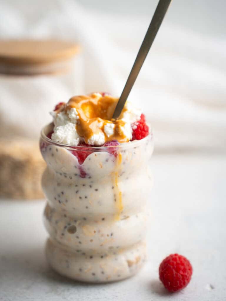 high-protein overnight oats recipe cover